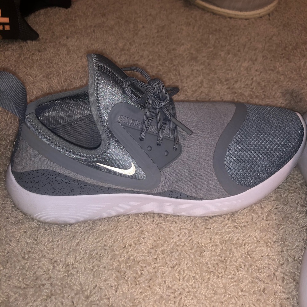 Nike Tennis Shoes